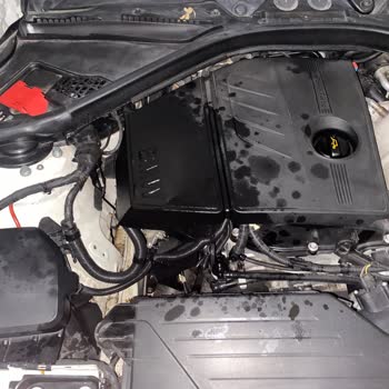 BMW Motor Bölmesi Yağda Kaldığı İçin Güvenlik Endişesi Ve Ücretsiz Orijinal Yağ Çubuğu Talebi