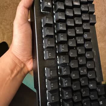 Amazon'dan Gelen Yeni Klavye Kullanılmış, Parmak İzleri Ve Kül İçeriyor