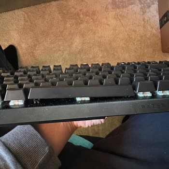 Amazon'dan Gelen Yeni Klavye Kullanılmış, Parmak İzleri Ve Kül İçeriyor