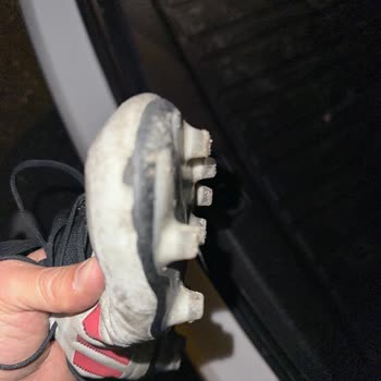 Adidas Kramponunun Kısa Sürede Açılması Ve Sorumluluk Alınmaması