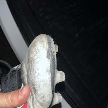 Adidas Kramponunun Kısa Sürede Açılması Ve Sorumluluk Alınmaması