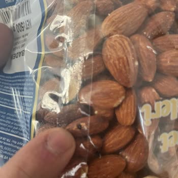 Yırtık Paket Ve Kurtlu Bademler Hicret Kuruyemiş’te Güven Sorunu