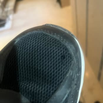 Kısa Sürede Bozulan Sneaker Ve Çözüm Sunmayan Mağaza