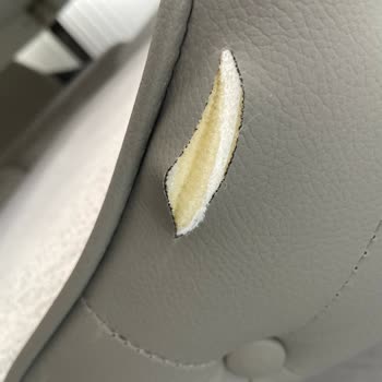 Maket Bıçağıyla Yırtılan Sandalye Teslim Edildi Ve Bilgi Verilmedi