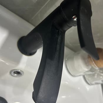 Renk Atan Musluk Ve Gider Tıpası İçin Değişim Talebi Ve İletişim Sorunu