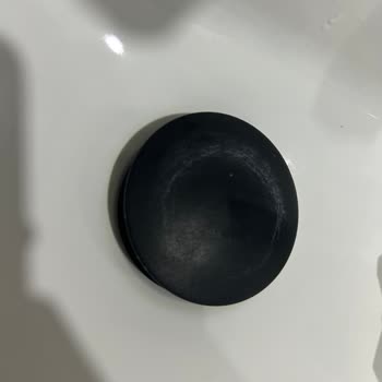 Renk Atan Musluk Ve Gider Tıpası İçin Değişim Talebi Ve İletişim Sorunu