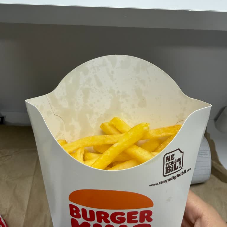 Avcılar Burger King Şubesinde Soğuk Ve Yarım Patates Şikayeti