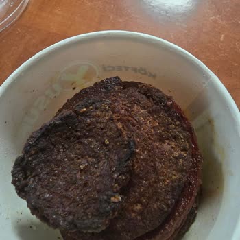 Köfteci Yusuf’da Yanmış Ve Pişmemiş Yemekler İçin İade Talebi