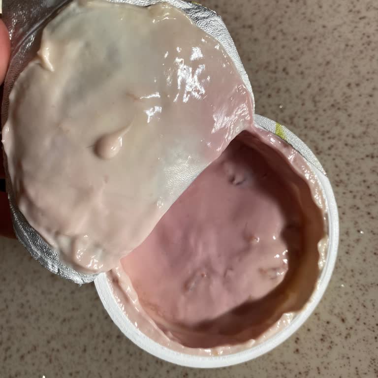 Son Kullanma Tarihi Geçmemiş Yoğurtta Bozulma: Güvenim Sarsıldı