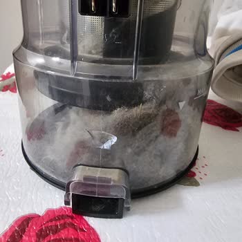 Arçelik Dikey Süpürge Toz Haznesi Kırıldı Ücretsiz Parça Değişimi Gerekiyor