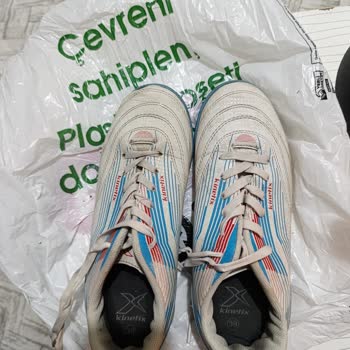 Ayakkabılar Kısa Sürede Açıldı Ve Eğildi, Mağaza Üretim Hatasını Reddetti