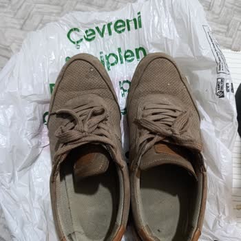 Ayakkabılar Kısa Sürede Açıldı Ve Eğildi, Mağaza Üretim Hatasını Reddetti