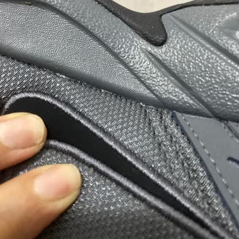 Kusurlu Nike Air Monarch Iv Ayakkabı İçin Değişim Talebi