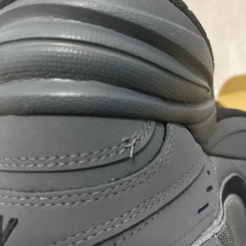 Kusurlu Nike Air Monarch Iv Ayakkabı İçin Değişim Talebi