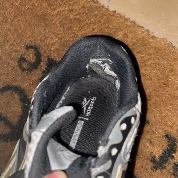 Reebok Grand Cane Ayakkabısında Üretim Hatası: Kullanılamaz Durum