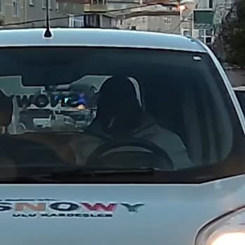 Snowy Market Servis Aracının Ters Yön Girişi Ve Araç İçinde Sigara Kullanımı