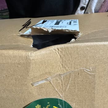 Mahremiyetimize Saygısızlık: Hepsijet Kargosunda İç Giyim Kutusunun Delinmesi