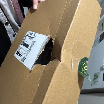 Mahremiyetimize Saygısızlık: Hepsijet Kargosunda İç Giyim Kutusunun Delinmesi