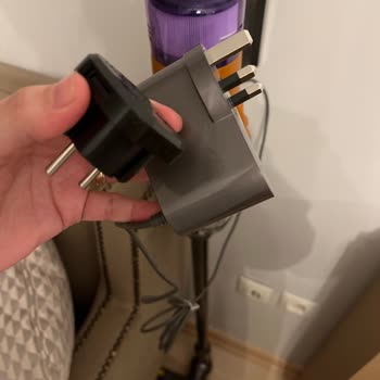 Türkiye Garantili Olmayan Ve Uyumsuz Prizli Dyson V12 Süpürge Şikayeti