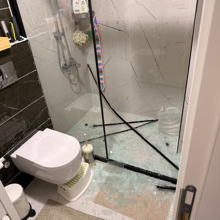 Artemis Banyo Duşakabinde Çift Cam Patlaması: Acil Güvenlik İncelemesi Ve Geri Çağırma Talebi!