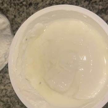 Küflü Yoğurt Üzerinde Sağlık Ve Hijyen Endişesi