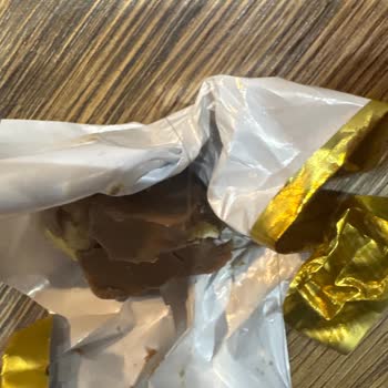 Lindt Çikolatasının İçinden Kıl Çıktı Hijyen Sorunu