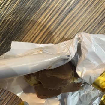 Lindt Çikolatasının İçinden Kıl Çıktı Hijyen Sorunu