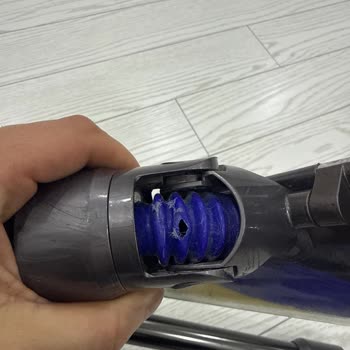 Dyson V15 Detect Süpürge Başlıkları Arızalı, Müşteri Hizmetleri Yardımsız