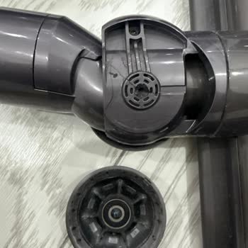 Dyson V15 Detect Süpürge Başlıkları Arızalı, Müşteri Hizmetleri Yardımsız