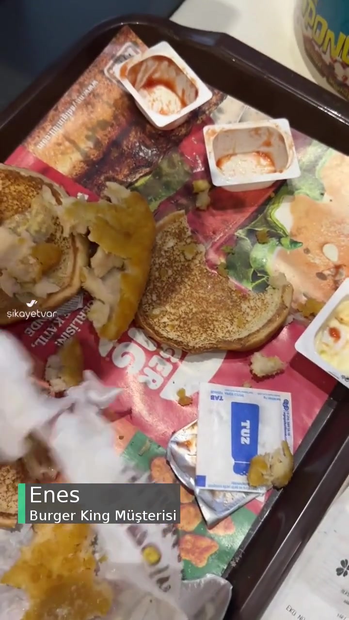 Burger King'de Pişmemiş Tavuk Ve İçerisinden Çıkan Kemik Ve Kıkırdak videonun kapak resmi