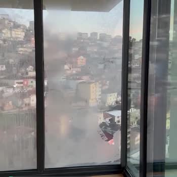 Vakıf GYO Ulaşılmayan Camın Temizlenmesi