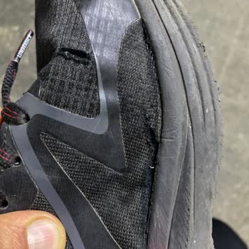 Ayakkabım Altı Ayda Yan Tarafında Tırtık Ve Üretim Hatası