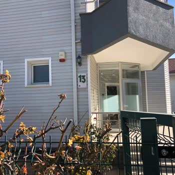 Belediye Uyarısına Rağmen Yanlış Levha Kaldırılmıyor