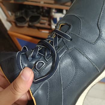 Ayakkabının Bağcıkları Kırıldı, Mağaza İlgisiz Tutumu Ve İade Talebi