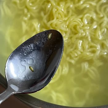 İndomie Körili Noodle’da Kurt Görüldü: Gıda Güvenliği İhlali