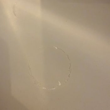 Emotion Deodorant Sızıntısı Masamın Yüzeyine Zarar Verdi