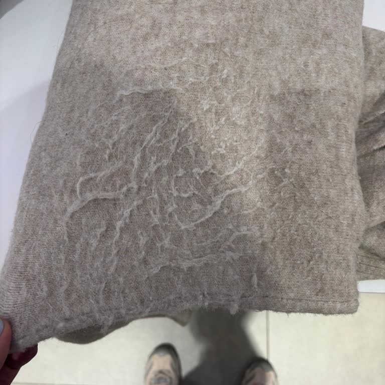 Pedido online de H&M llega con vestido usado y sin control de calidad