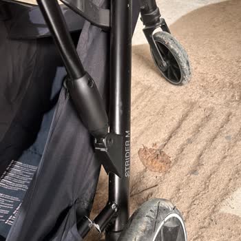 Britax Römer Bebek Arabası Orta Kısım Kırıldı, E-Bebek Çözüm Sunamıyor