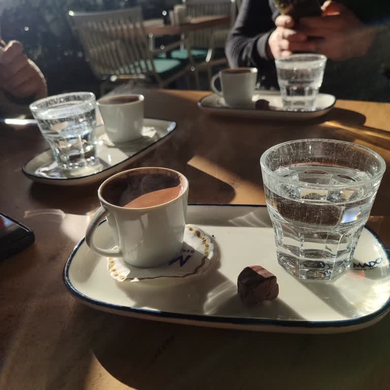 Mado Sultanbeyli Şubesinde Çizik Cam Bardaklar Hijyen Endişesi