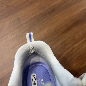 Skechers Ayakkabımın Arka Kısmı Yırtıldı Ücretsiz Değişim İstiyorum