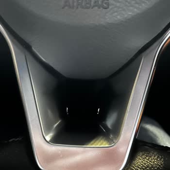 Direksiyon Metal Parçası Elimi Kesti, Nissan Yetkili Servis Geri Dönüş Yapmadı