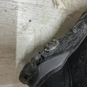 Tergan Erkek Botunun Tabanı Kısa Sürede Delindi Müşteri Hizmetleri Cevap Vermedi