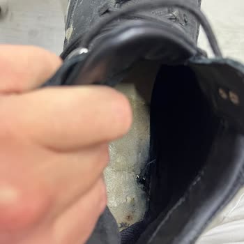 Tergan Erkek Botunun Tabanı Kısa Sürede Delindi Müşteri Hizmetleri Cevap Vermedi