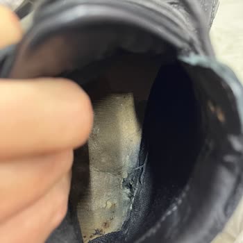 Tergan Erkek Botunun Tabanı Kısa Sürede Delindi Müşteri Hizmetleri Cevap Vermedi