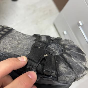 Tergan Erkek Botunun Tabanı Kısa Sürede Delindi Müşteri Hizmetleri Cevap Vermedi