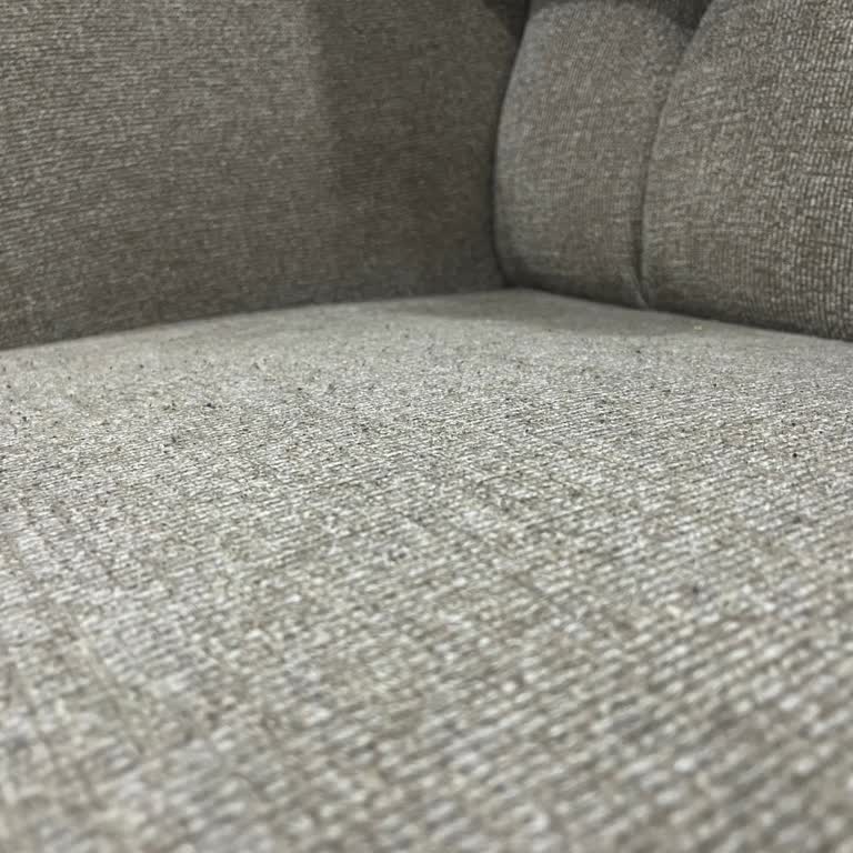 İstikbal Koltuk Takımının Kumaşında Hızlı Tiftiklenme Ve Yetkili Servisin Yetersiz Çözümü