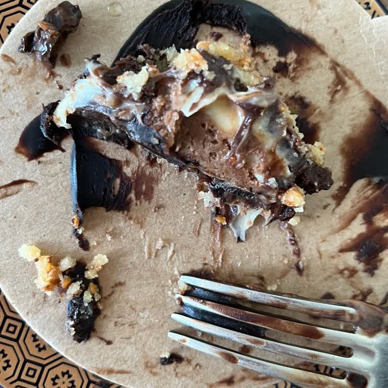 Antep Fıstıklı Pastada Kabuğu Gelen Fıstık Diş Kırılmasına Neden Oldu