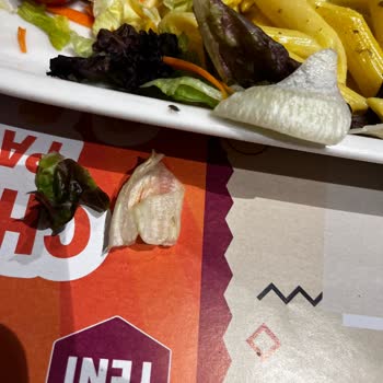 Tavuk Dünyası Şubesinde Hijyen İhlali: Tabağımda Böcek