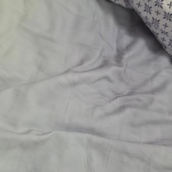 Saten Pijamadaki Aşırı Boya Akması Cilde Ve Eşyalarına Zarar Verdi