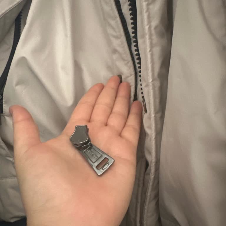 Kaz Tüyü Montu İlk Kullanımda Bozuldu, Lufian'dan Yanıt Yok